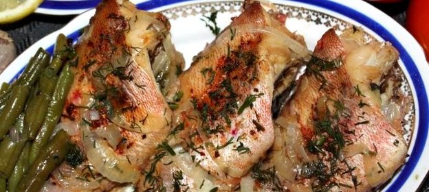 Тушеный морской окунь