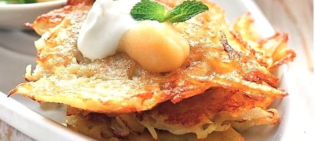 Картофельные оладьи латкес с яблочным соусом