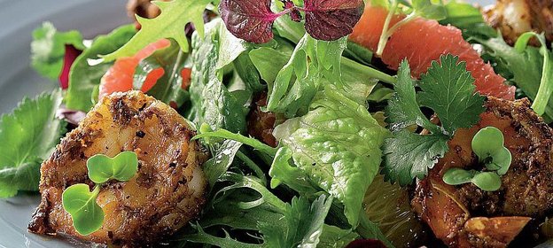 Салат из креветок с апельсинами, грейпфрутами и зирой