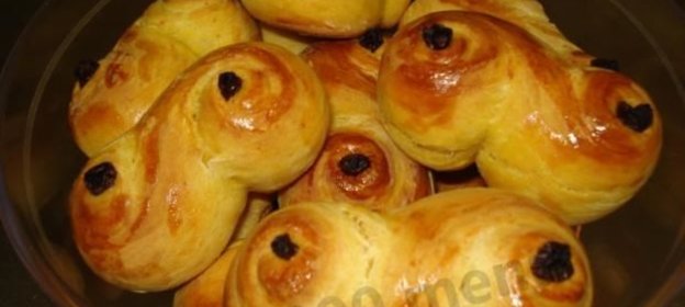 булочки Святой Люции плюшки с творогом из дрожжевого теста