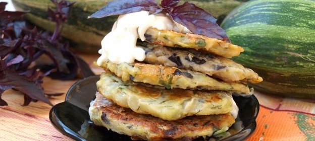 Кабачково-базиликовые оладьи