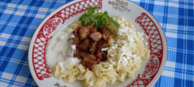 Паста с мясным соусом и моцареллой