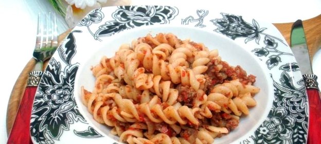 Макароны по-флотски с томатом