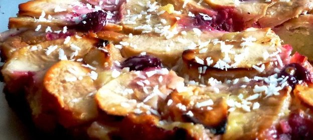 Яблочно-хлебная запеканка с ягодами и сухофруктами (для уютного домашнего чаепития)