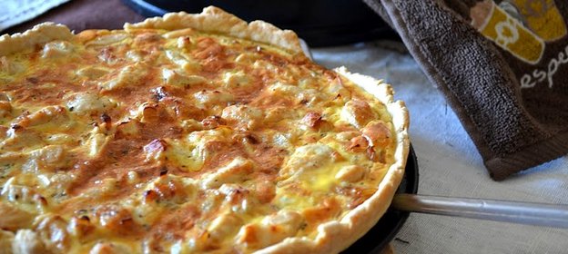 Пицца с курицей и колбасой