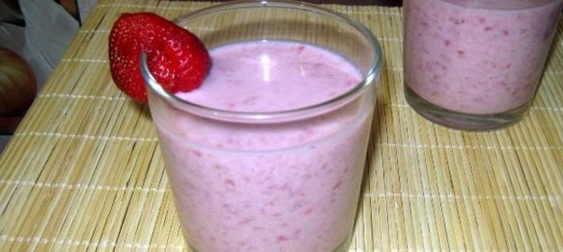 Бананово-клубничный смузи