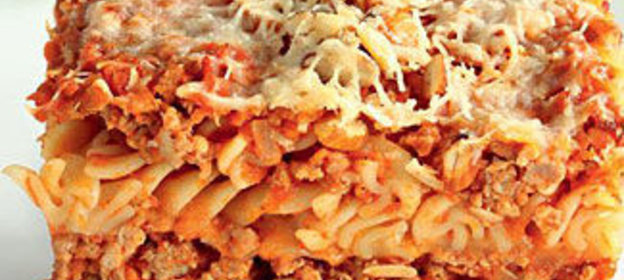 Макаронная запеканка со свининой и миндалем