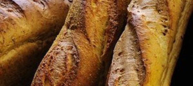 Постный хлеб с чесноком и кардамоном