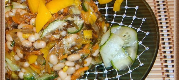 Салат из морской капусты с фасолью