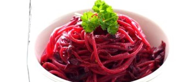 Паста со свекольным соусом
