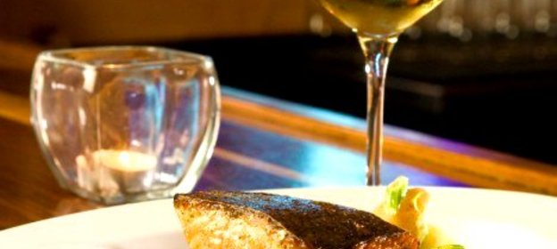 Лосось, запеченный с картофелем и оливками