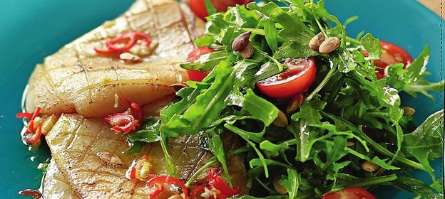 Салат с кальмарами на гриле