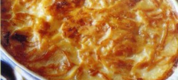 Запеканка колбасная с чесноком