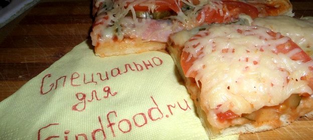 Пицца с беконом и маринованными огурчиками