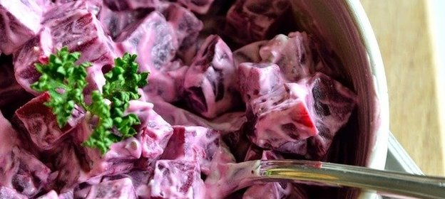 Свекольный салат со сливочным соусом