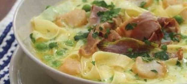 Молочный суп с пастой и морскими гребешками