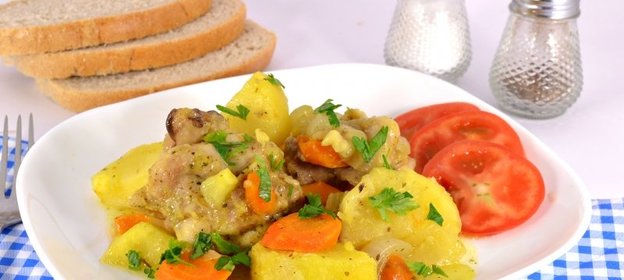 Картофель с куриными окорочками, овощами и карри в рукаве