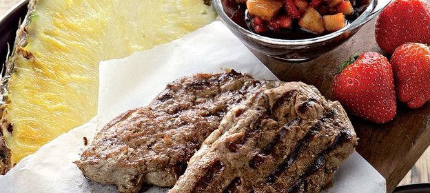 Вырезка с фруктовой сальсой