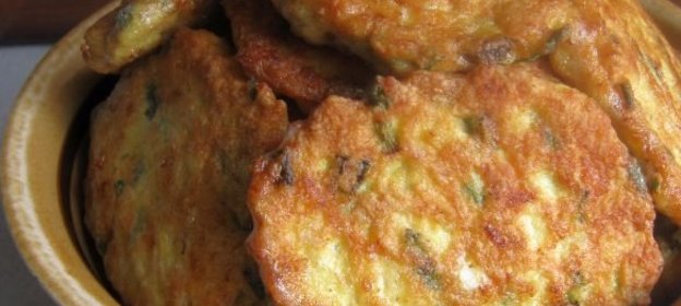 Куриные оладьи с зеленью и сыром
