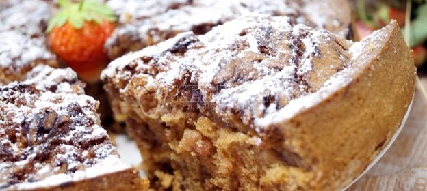 Кекс с клубничным вареньем