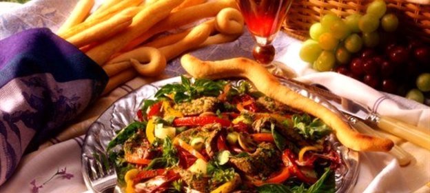 Теплый средиземноморский салат из баранины