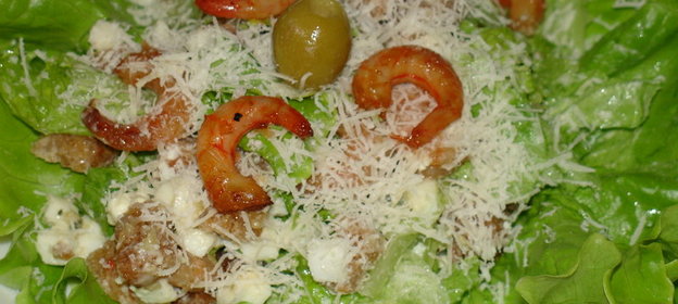 Салат Цезарь с креветками