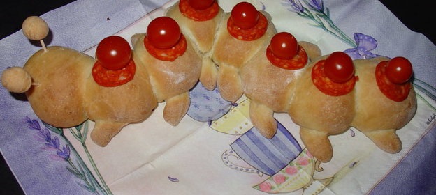 „Закусочная гусеничка. Булочки с ливерной колбаской