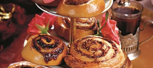 Булочки с корицей, изюмом и грецкими орехами