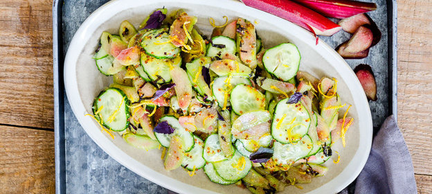 Салат из ревеня с огурцами