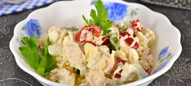 Салат с курицей и сладким перцем