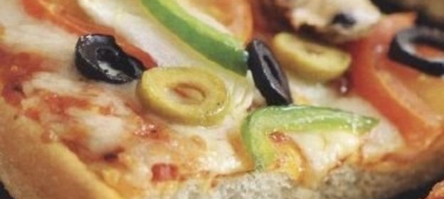 Вегетарианская пицца с моцареллой и болгарским перцем