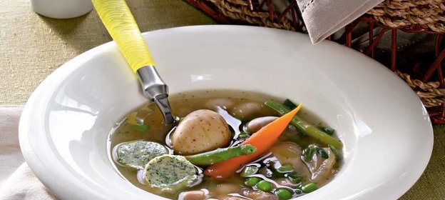 Суп из свежих овощей на летнем бульоне