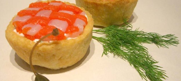 Голубцы, фаршированные овощами с рисом, в томатном соусе