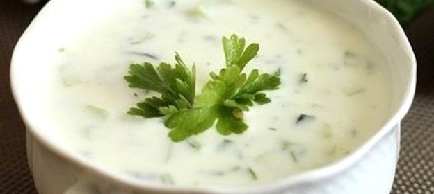 Соус из кефира и зелени