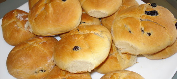 Булочки с изюмом