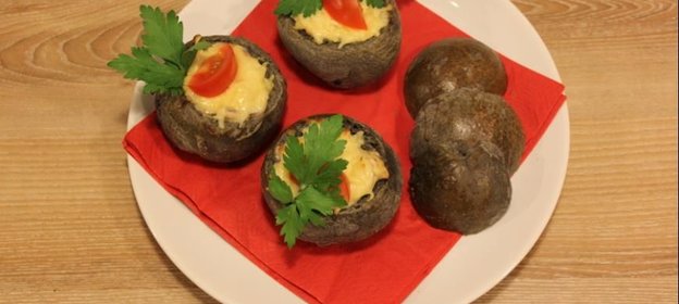 Жульен в черной булочке