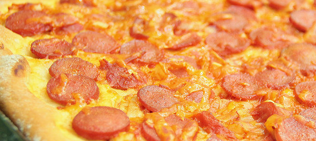 Пицца с сосисками