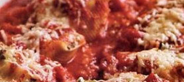 Макароны-ракушки с индюшатиной и шпинатом