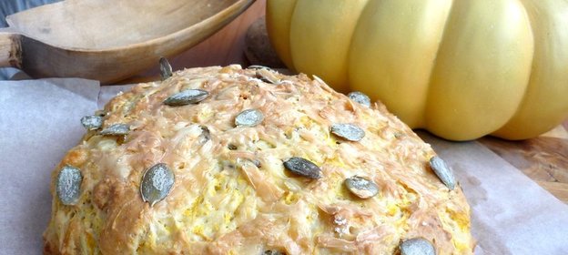 Тыквенно-сырный хлеб с семечками