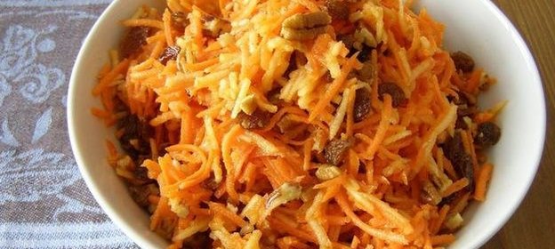 Салат из моркови и яблок с орехами