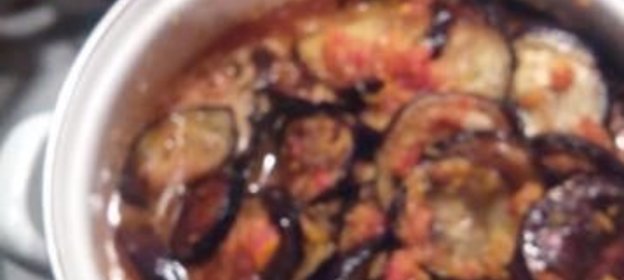 Макароны с чили, помидорами и йогуртом