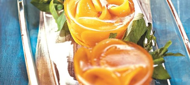 Десерт из консервированных персиков