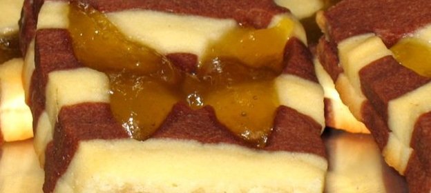 Полосатое печенье с начинкой из манго