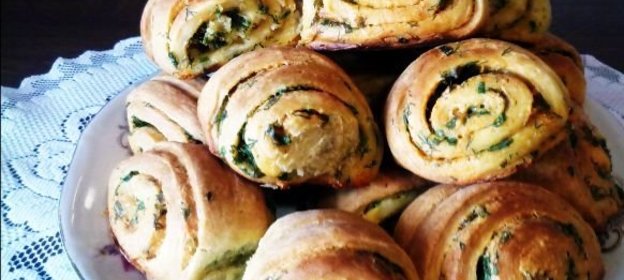 Картофельно-сметанные булочки с зеленью.