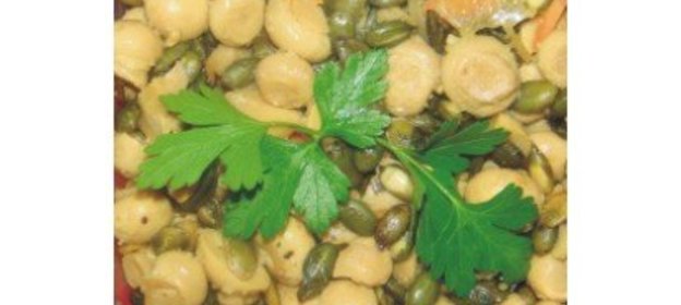 салат из тыквенных семечек и шампиньонов