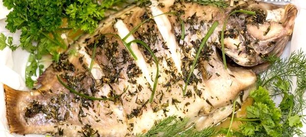Морской окунь, запечённый с эстрагоном