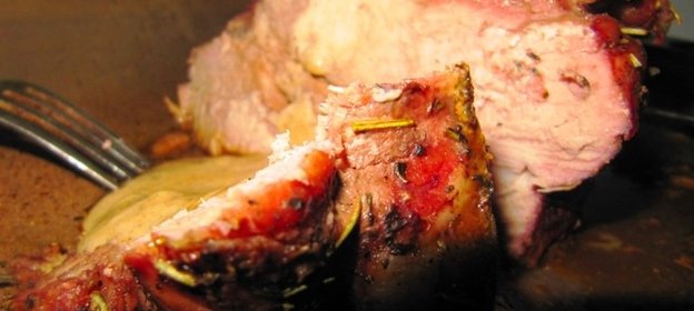Свинина, запеченная с прованскими травами и розмарином и очень вкусный соус к ней!!