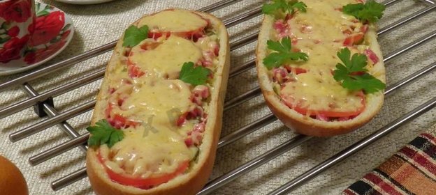 Ленивая пицца из батона в духовке