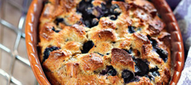 Хлебная запеканка с черникой