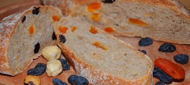 Домашний хлеб с сухофруктами и фундуком